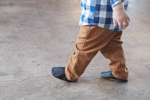 Fringeless Black & Tan Baby Moccasins